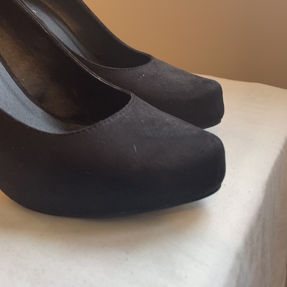 Spring - black faux suede , size 7.5, like new - Picture 2 of 8